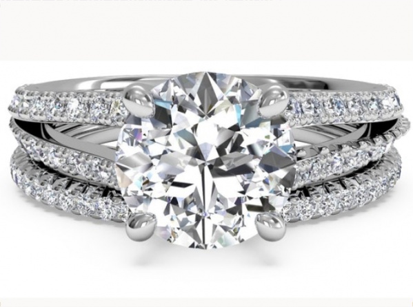 Double french-set diamond 'v' engagement ring with surprise diamonds with matching band H0
