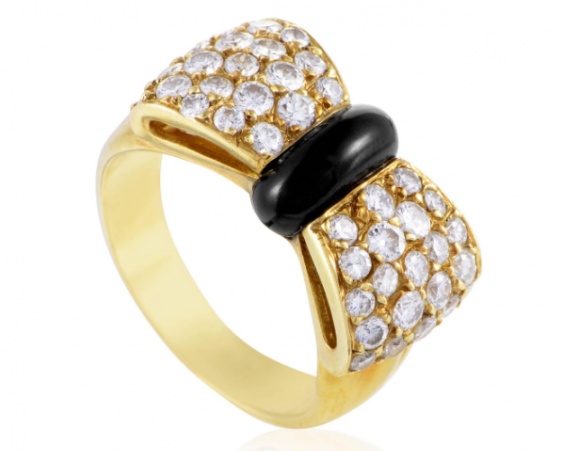 Van cleef & arpels yellow gold diamond pave and onyx bow ring H0